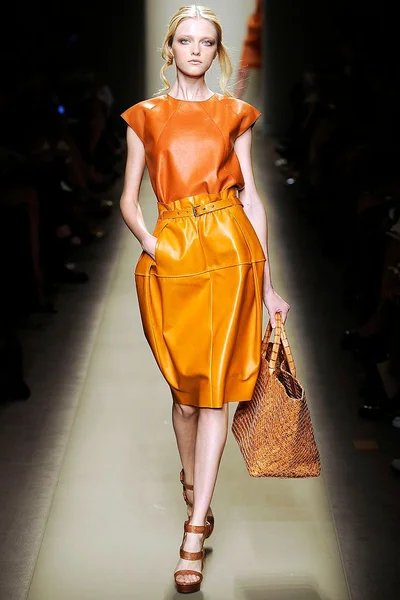 Look 3
